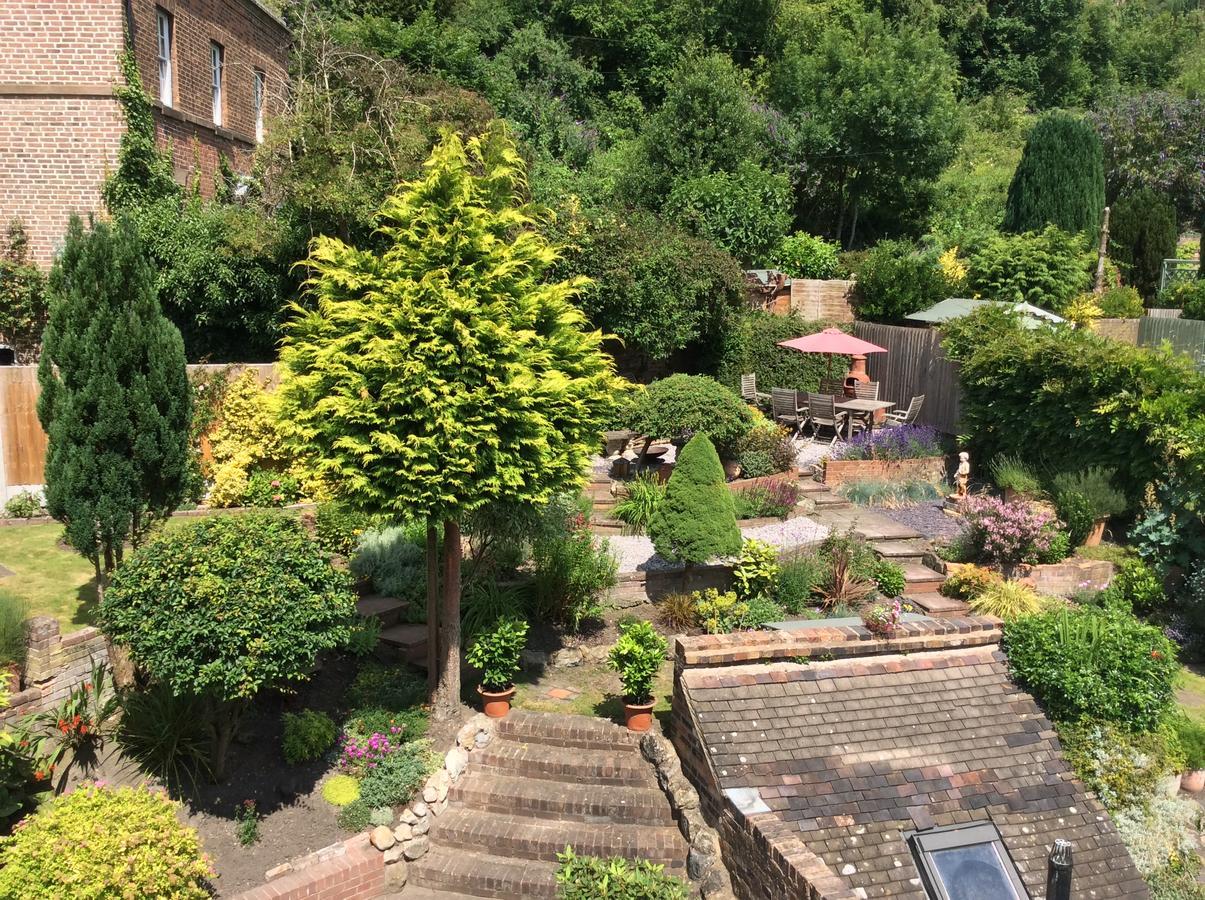 The Library House B&B Ironbridge Extérieur photo